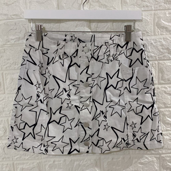 Inspire Dresses & Skirts - EXCELLENT CONDITION SKIRT | BLACK WHITE | STARS PATTERN | FOUR POCKETS